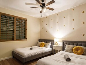 Iron/ironing board, travel cot, free WiFi, bed sheets - Pool Table Fire Pit Spacious Disney Retreat (Placentia)