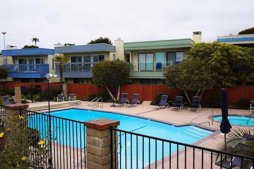 Beachside Gated Retreat w/ Pool & Hot Tub