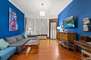 Living area - The Duchess Guest House, Walk to Downtown Anderson, Historic! (Anderson)