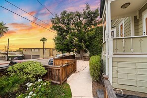 Property grounds - Netflix, Stocked Kitchenette, Beach Gear (Ventura)