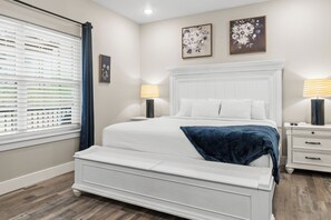 Room - On the Rocks Lodge - Sleeps 18 (Branson)