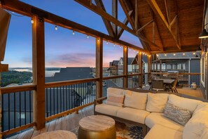 Property grounds - On the Rocks Lodge - Sleeps 18 (Branson)