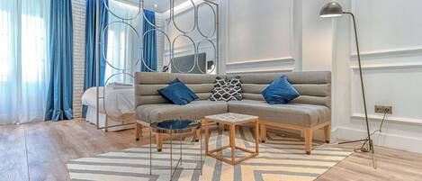Iron/ironing board, bed sheets