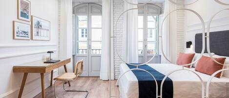 Iron/ironing board, internet, bed sheets