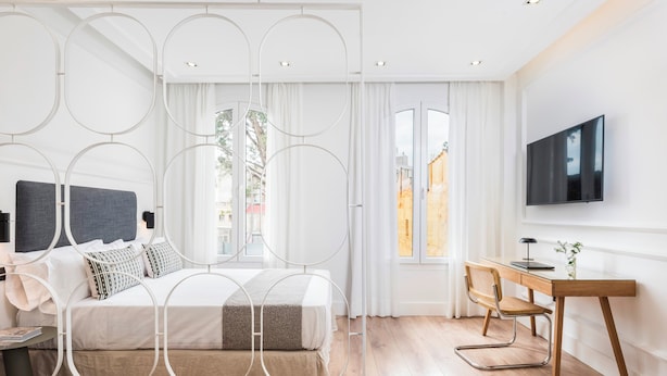 A modern bedroom with a bed, a desk, and a TV. - Victoria XIX - Studio Apartment, Sleeps 2 (Malaga)