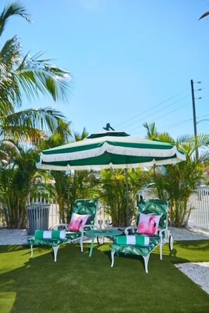 Terrace/patio - Unit 103 Studio King Suite - The Pearl Cabana Club (St Pete Beach)