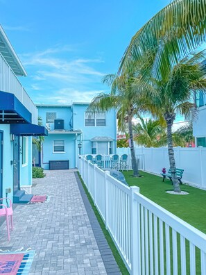 Terrace/patio - Unit 103 Studio King Suite - The Pearl Cabana Club (St Pete Beach)