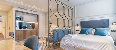Iron/ironing board, free WiFi, bed sheets