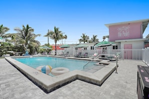 Pool - 106 King Suite 1 Bed/1 Bath - The Pearl Cabana Club (St Pete Beach)