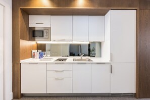 Fridge, microwave - Victoria XXII - Two Bedroom Apartment, Sleeps 4 (Málaga)