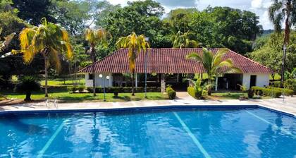 Family House Melgar Communal Pool Near Piscilago Cafam 7 People