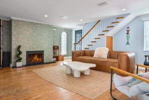 TV - Unit 111 Beach Haven Bungalow 2 Bed/2 Bath - The Pearl Cabana Club (St Pete Beach)
