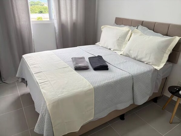 1 bedroom, iron/ironing board, WiFi, bed sheets - Beautiful Apartment Near Recreio Beach (Rio de Janeiro)