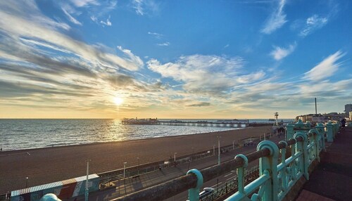 Steps from Brighton Palace Pier, cinema,Stunning sea view from Window no pets ♥️
