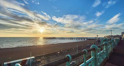 Steps from Brighton Palace Pier, cinema,Stunning sea view from Window no pets ♥️
