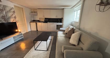 Family friendly 2 bedroom basement suite - 15 min to Copenhagen with Jacuzzi