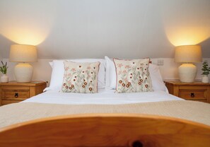 1 bedroom, iron/ironing board, free WiFi, bed sheets - Light-filled coastal living, just moments from Cardigan Bay (Cardigan)