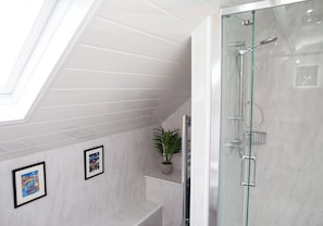 Towels - Light-filled coastal living, just moments from Cardigan Bay (Cardigan)