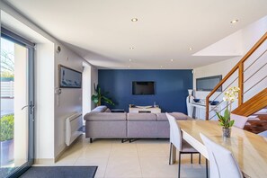 TV - Pendreff - Maison traditionnelle avec jardin (Treffiagat)