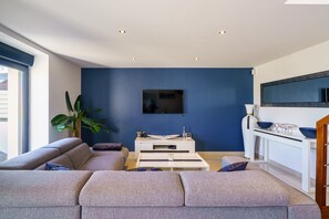 TV - Pendreff - Maison traditionnelle avec jardin (Treffiagat)