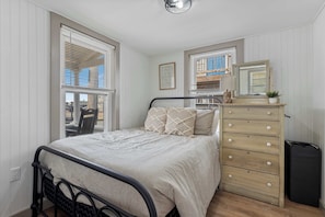 2 bedrooms, iron/ironing board, travel cot, WiFi