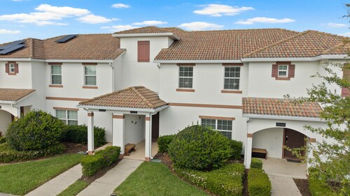 Sweet Townhouse  4Beds/3Bath/Pool/Jacuzzi/18Min From Disney