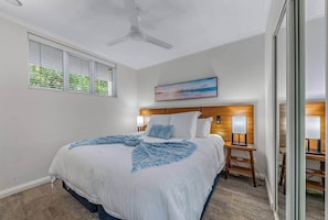 In-room safe, iron/ironing board, WiFi, bed sheets - Ocean Rise at Airlie One (Airlie Beach)