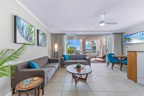 TV - Ocean Rise at Airlie Two (Airlie Beach)