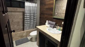 Studio, 1 chambre | Salle de bain