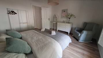 3 bedrooms, iron/ironing board, travel crib, free WiFi