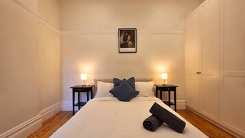 Iron/ironing board, WiFi, bed sheets
