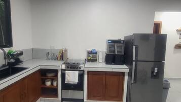 Micro-ondes, four, plaque de cuisson
