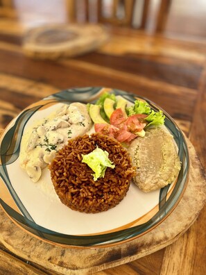 Food and drink - Hostal Embamar Playas Donaires (Palomino)