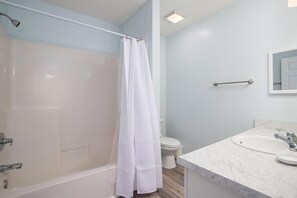 Bathroom - Seagrass Way (Panama City Beach)
