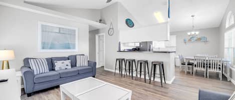 House, Multiple Beds (Seagrass Way) | Living area