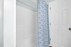 Bathroom - Seagrass Way (Panama City Beach)