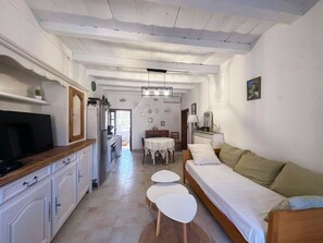 TV - Caserna – Appartement dans maison de village corse (Santo-Pietro-di-Tenda)