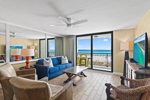 Condo, varias camas (SunDestin 303) | Área de sala de estar