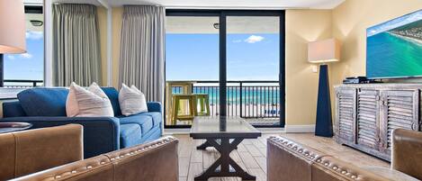 コンドミニアム ベッド (複数台) (SunDestin 303) | リビング エリア