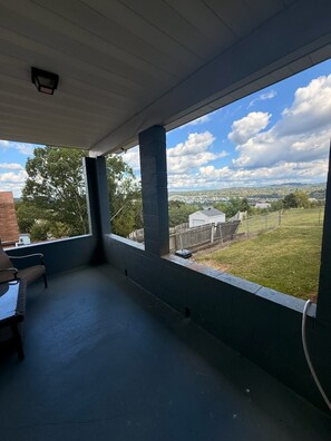 Interior - 3-bedroom house in beautiful Pittsburgh with cool AC breeze (Pittsburgh)