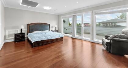 Luxury King suite in Richmond - Close to YVR