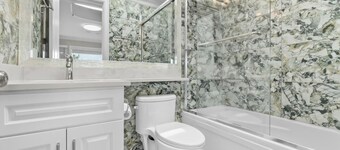 Luxury King suite in Richmond - Close to YVR