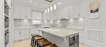 Luxury King suite in Richmond - Close to YVR