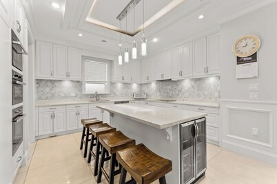 Luxury King suite in Richmond - Close to YVR