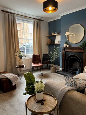 Living area - Basement Workspace • Game Room • Spacious Bedrooms • Warwick • Train Station (Warwick)