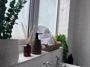 Hårtørrer, håndklæder, Sæbe, Shampoo