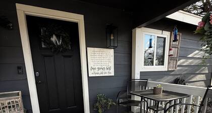 Charming 2-bedroom cottage in lovely Georgetown TX