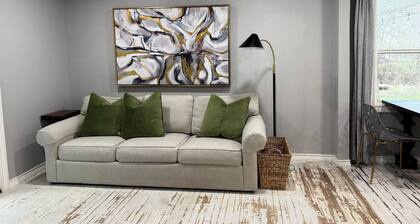 Charming 2-bedroom cottage in lovely Georgetown TX