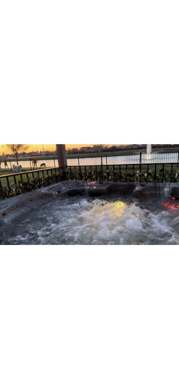 Tina de hidromasaje al aire libre