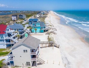 Beach - Coastal Retreat Perfect For The Entire Family (North Topsail Beach)